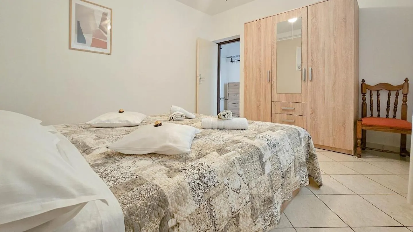 Alma Three Apartment Novigrad  0*, Novigrad (Istria)