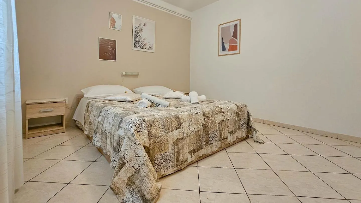 Alma Three Apartment Novigrad