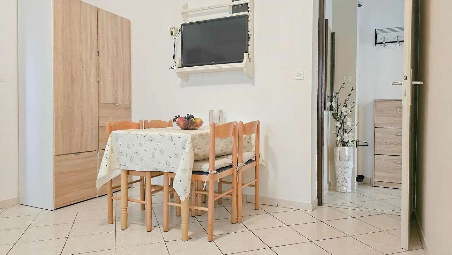 Alma Three Appartement Novigrad Istria