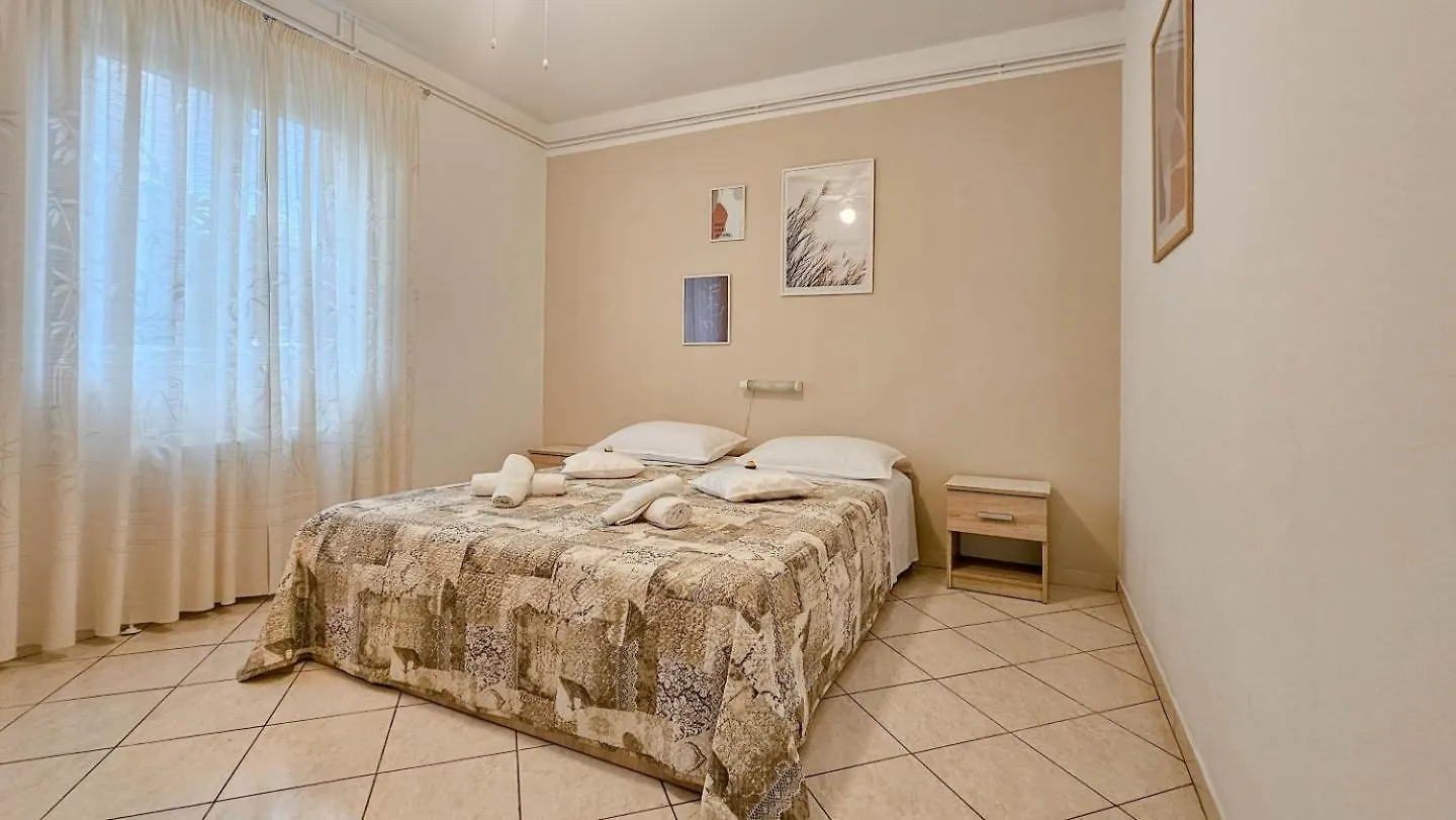 Alma Three Apartment Novigrad